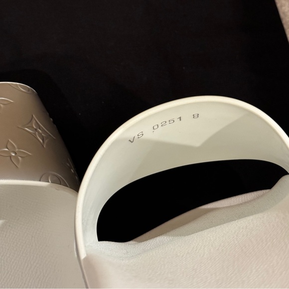 LOUIS VUITTON BNIB WATERFRONT MULE SILVER WHITE POOL SLIDES MEN AUTHENTIC - Picture 8 of 9